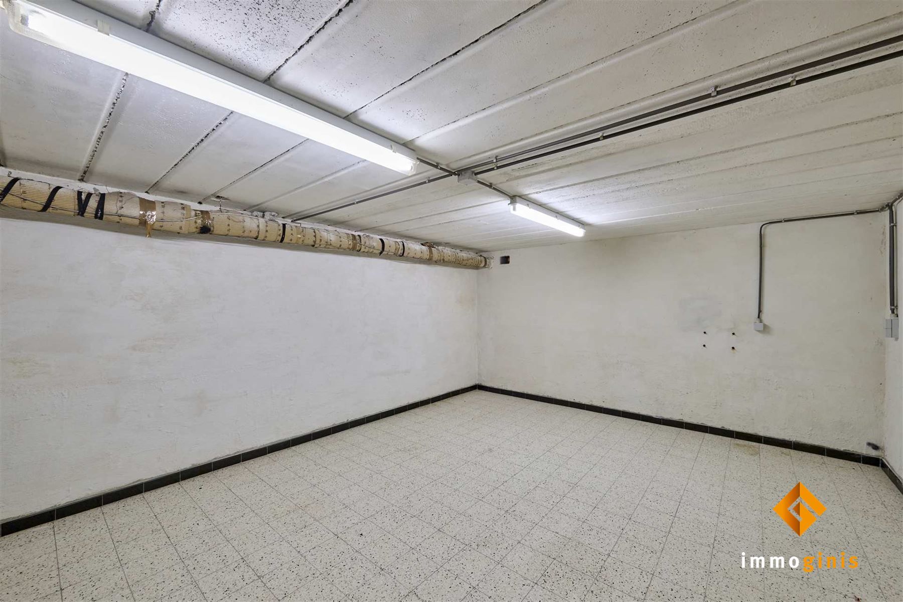 Zéér ruime woning met dubbele inpandige garage op mooi perceel van 7a33ca. foto 22