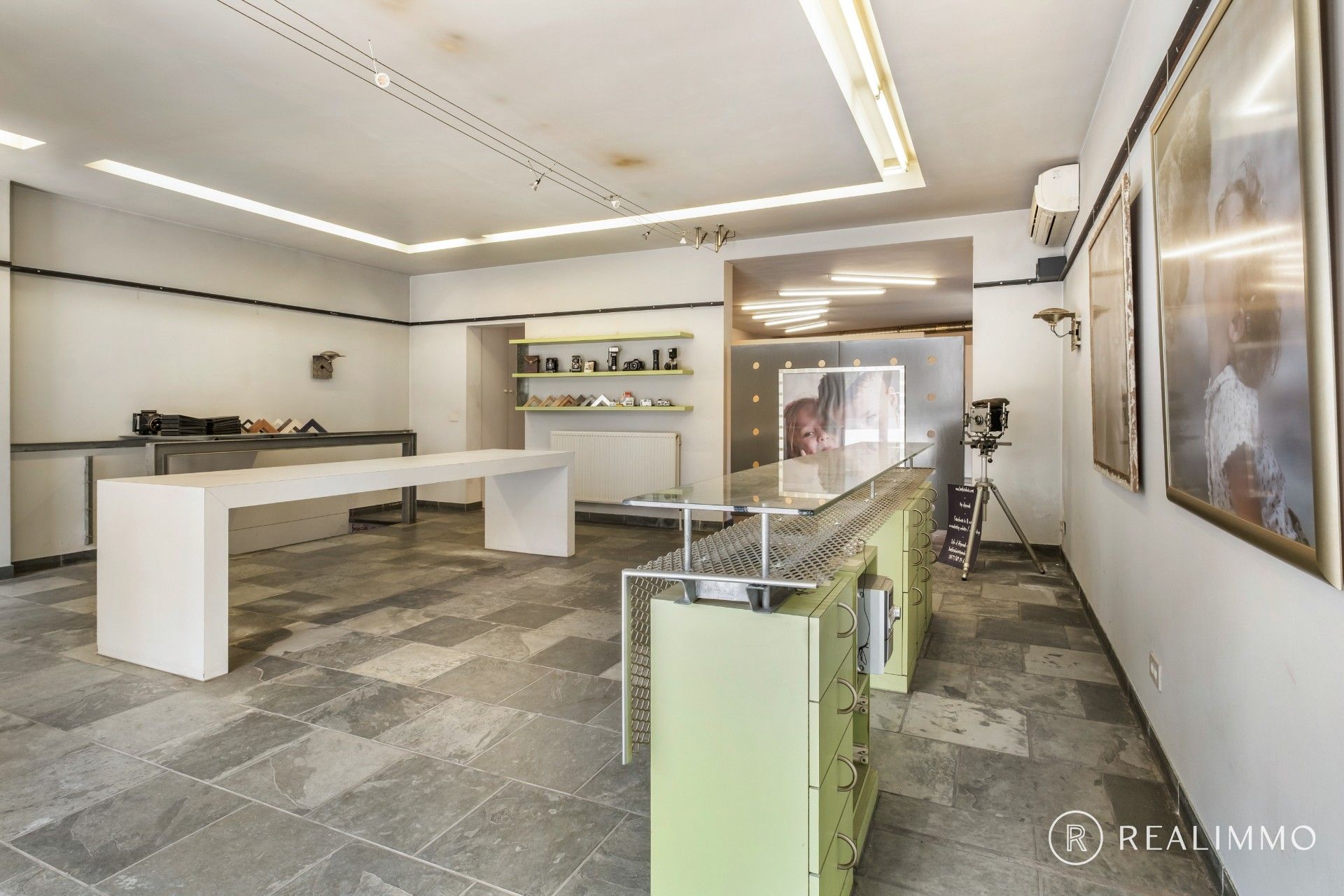 Uiterste commercieel gelegen handelswoning foto 2