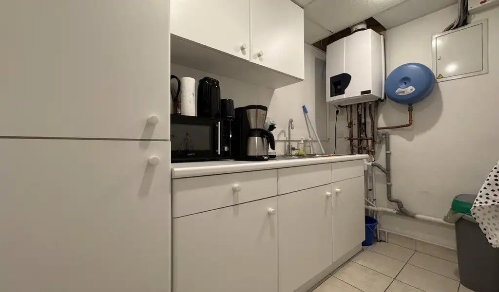 Instapklaar kantoor te huur aan luchthaven in Deurne foto 12