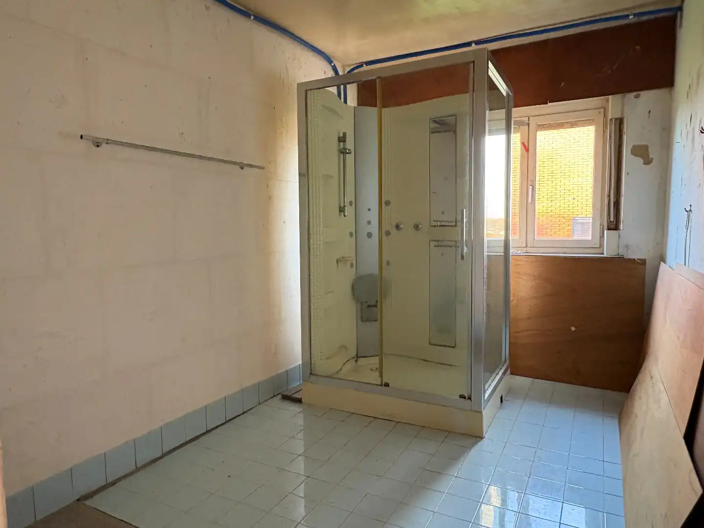 Gelijkvloerse woning op 537 m² met oprit, garage en 5 kamers foto 18