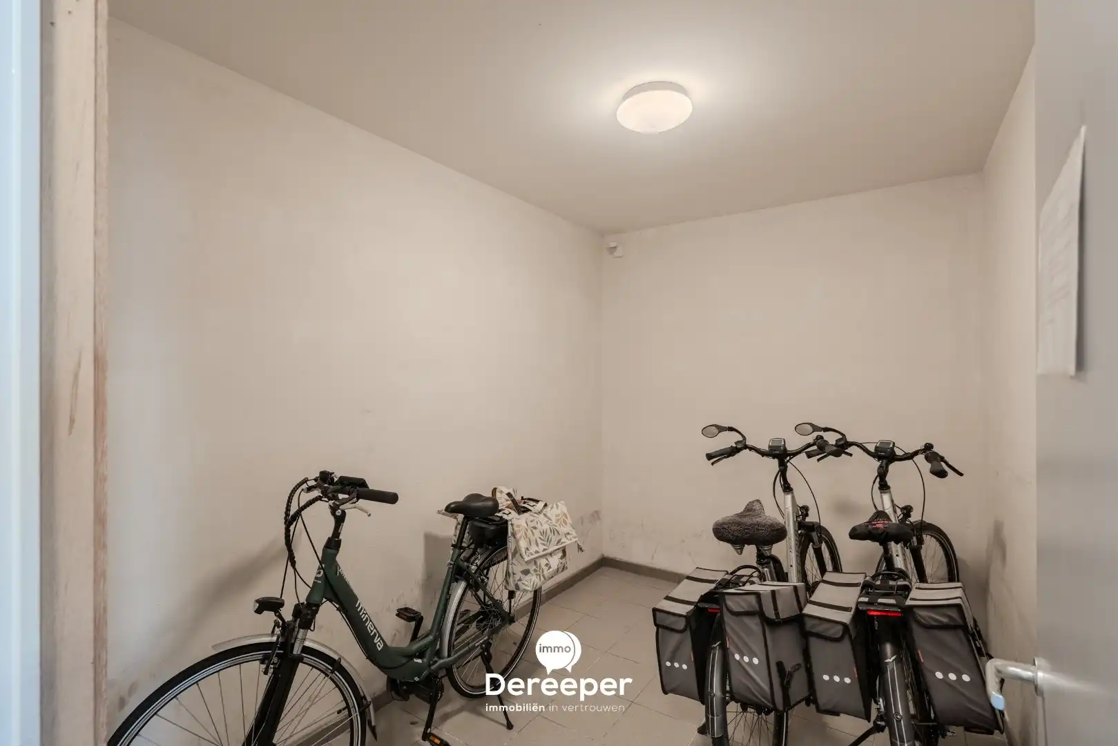 Modern en ruim duplexappartement met 3 slaapkamers in het centrum van Zerkegem foto 18