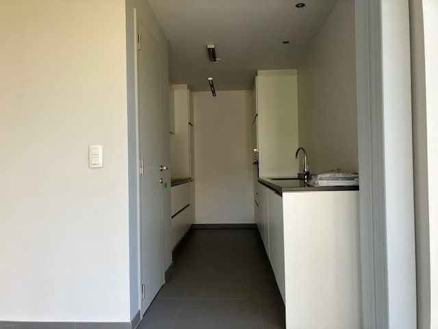 Ongemeubeld, ruim en modern ingericht woon appartement met 2 slaapkamers in kleinschalige residentie. foto 20