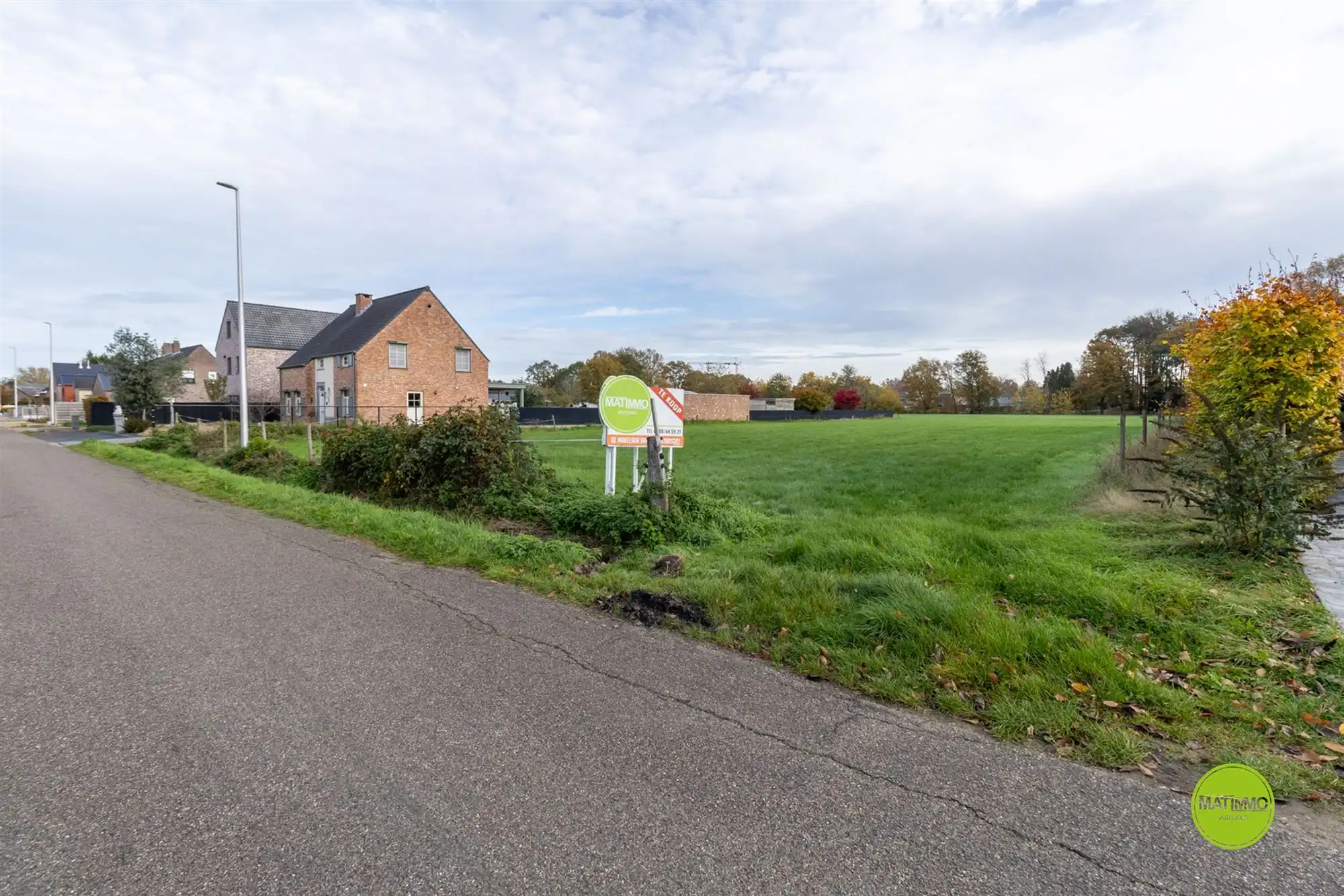 Bouwgrond voor open bebouwing van 1.562 m² in Laakdal foto {{pictureIndex}}
