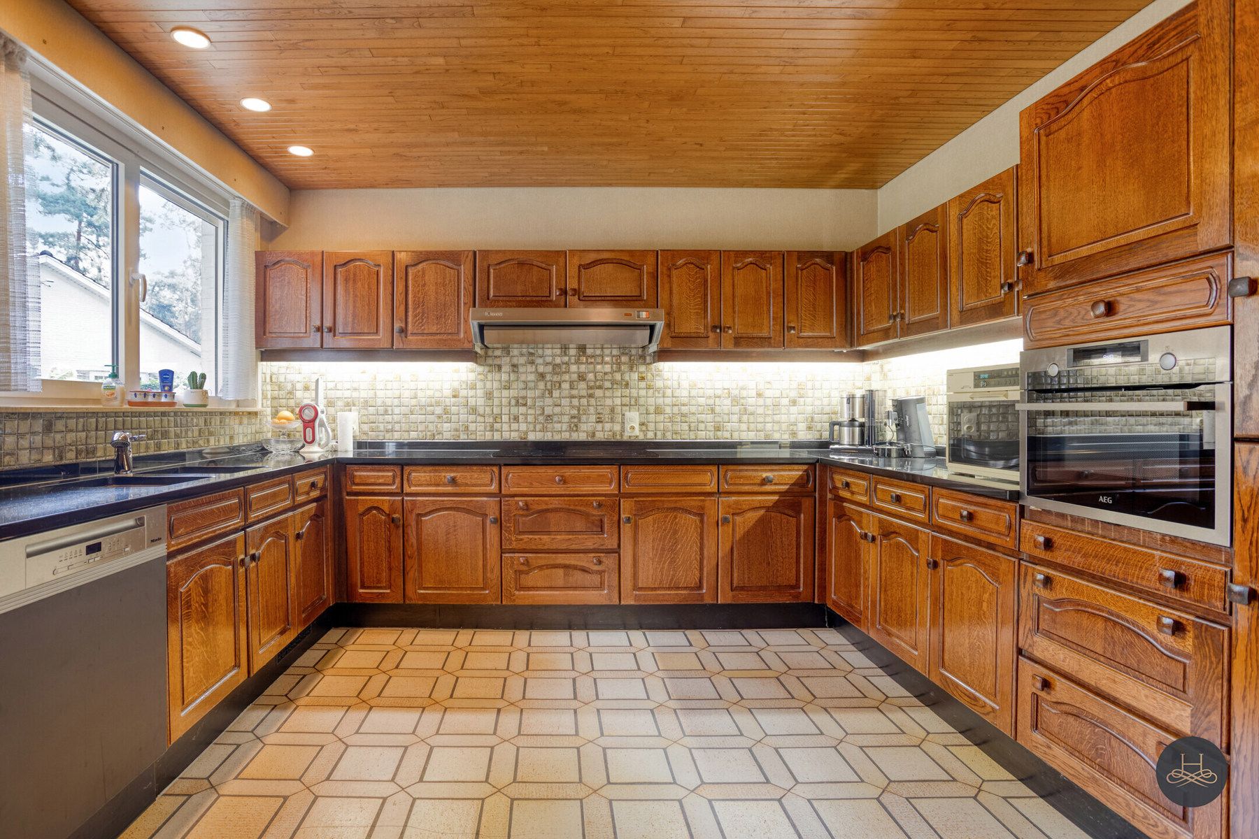 Charmante villa op ruim perceel foto 8