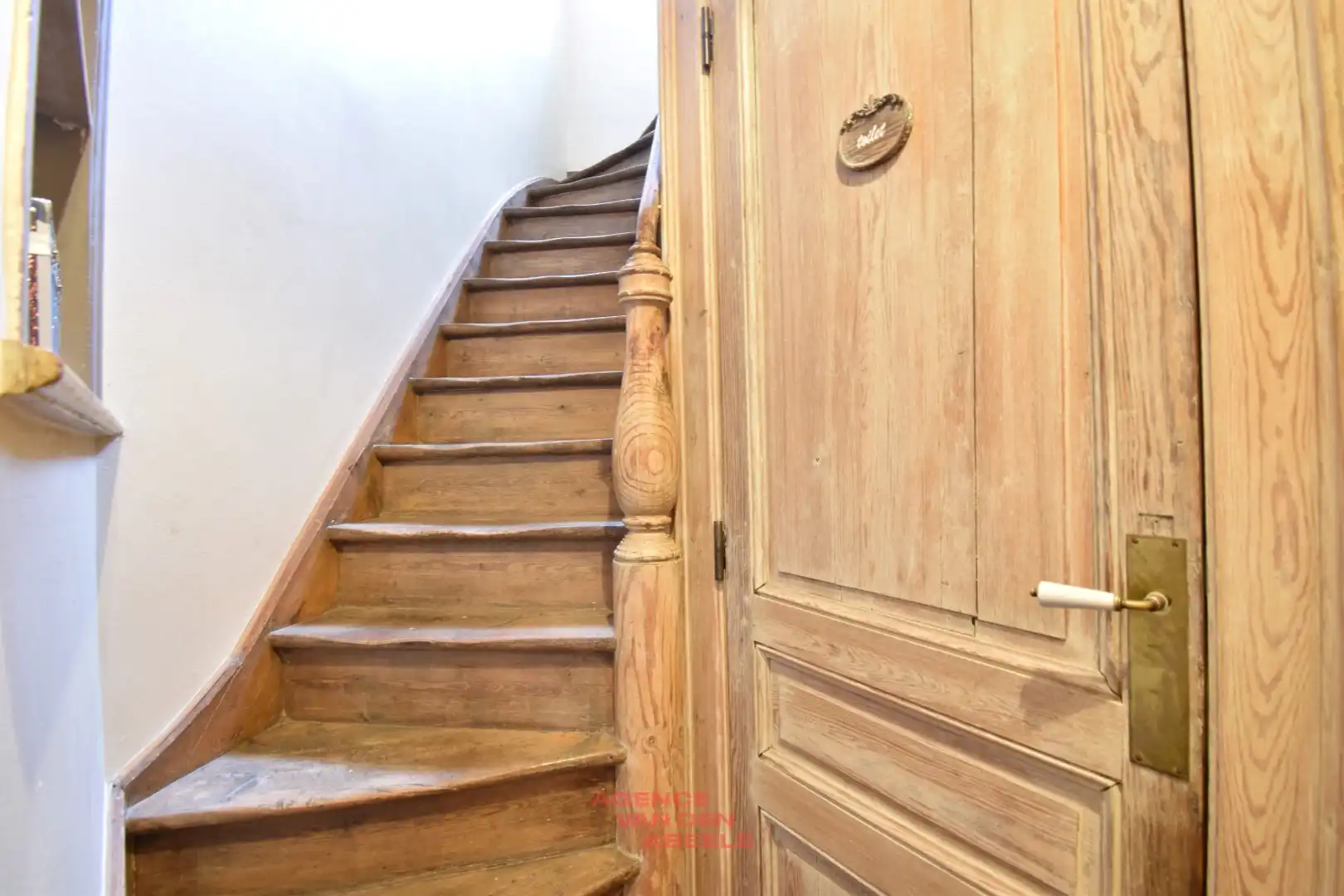 Klassevolle woning met 3 slaapkamers en tuin te Brugge  foto 3