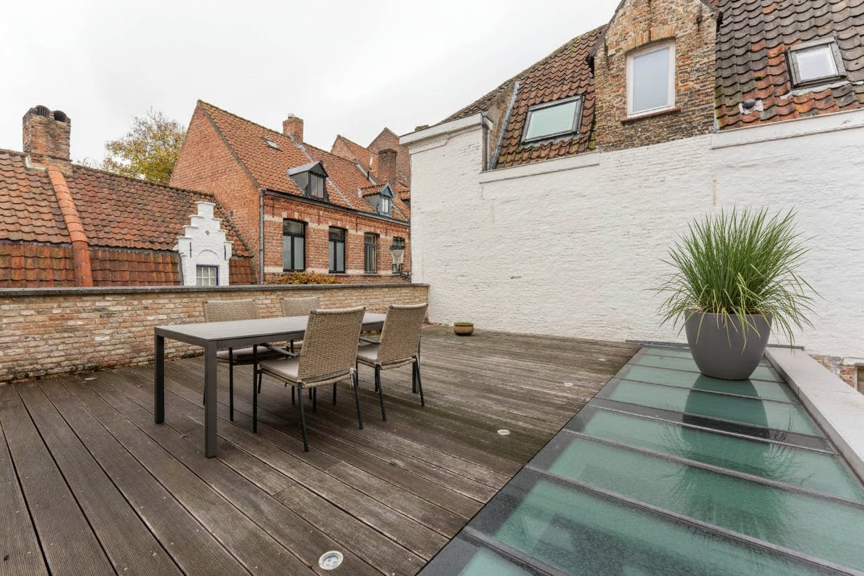 Charmant, instapklare herenhuis (°2007) op toplocatie in Brugge foto 14