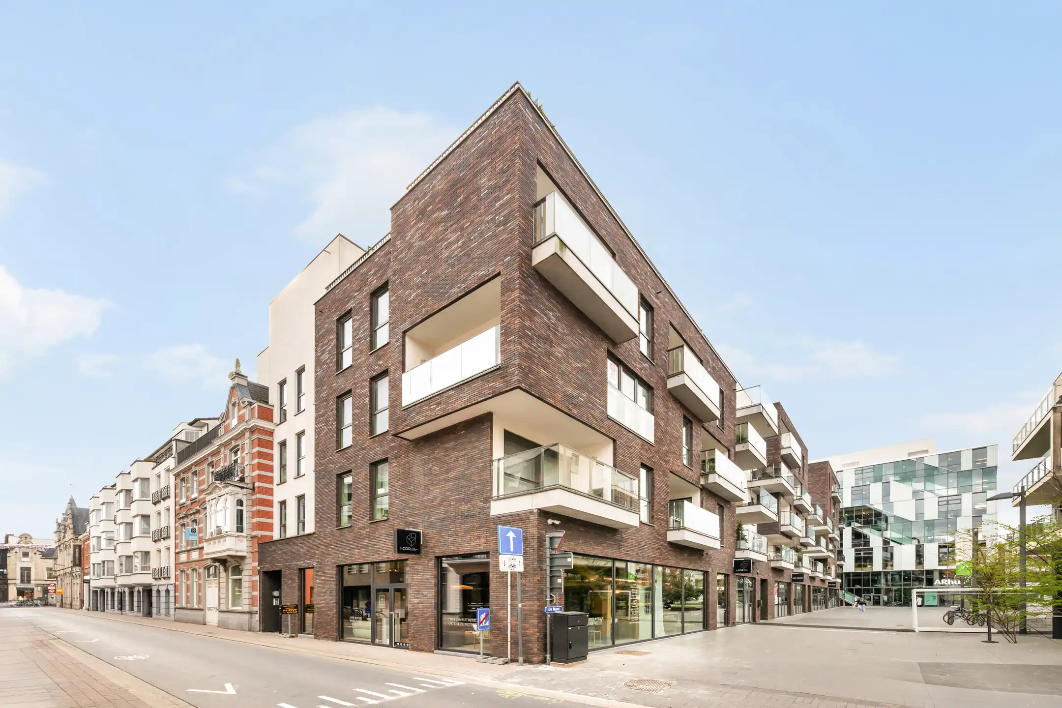 Recent instapklaar appartement met terras op De Munt in Roeselare! foto 2