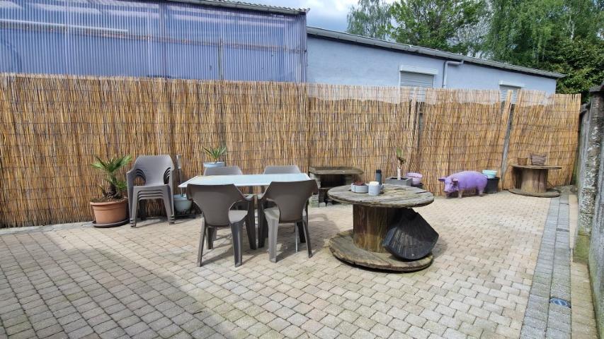 Ruime EENGEZINSWONING met grote leefruimten, 2 slaapkamers en mooi terras, woning met mogelijkheden, op 1 are 33 ca. foto 45