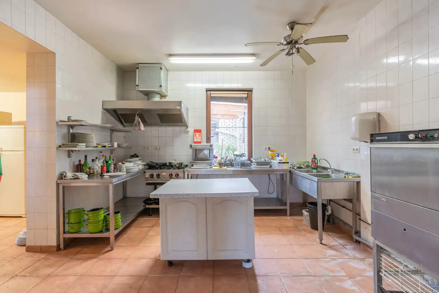 Zeer gunstig gelegen handelshuis op een ruim perceel grond foto 12