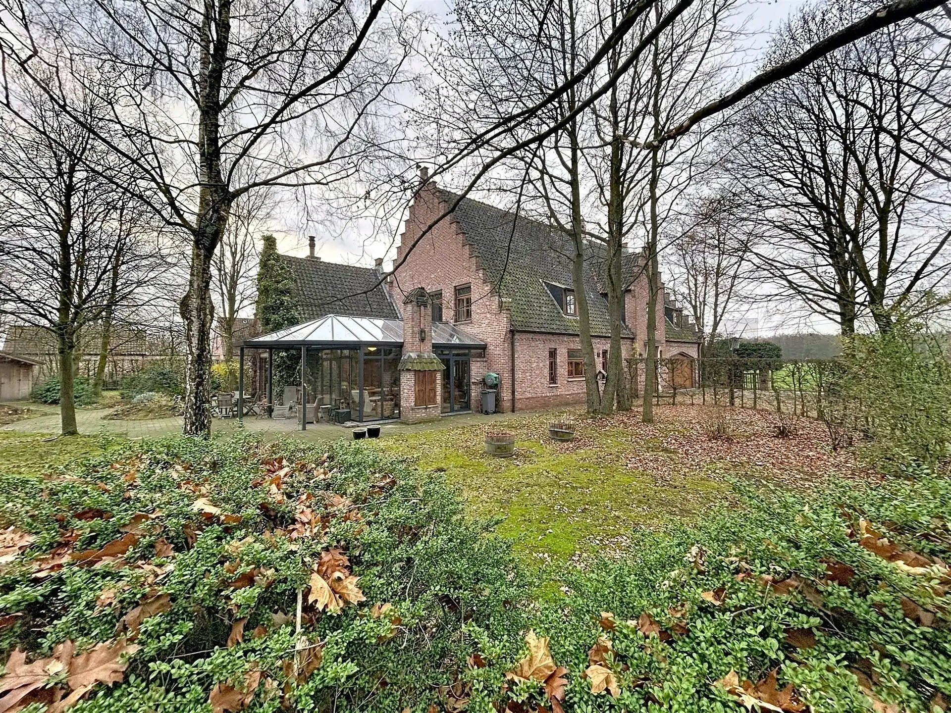 Energiezuinige statige villa met 5 slaapkamers en riant bijgebouw op perceel van 14262m² foto 7