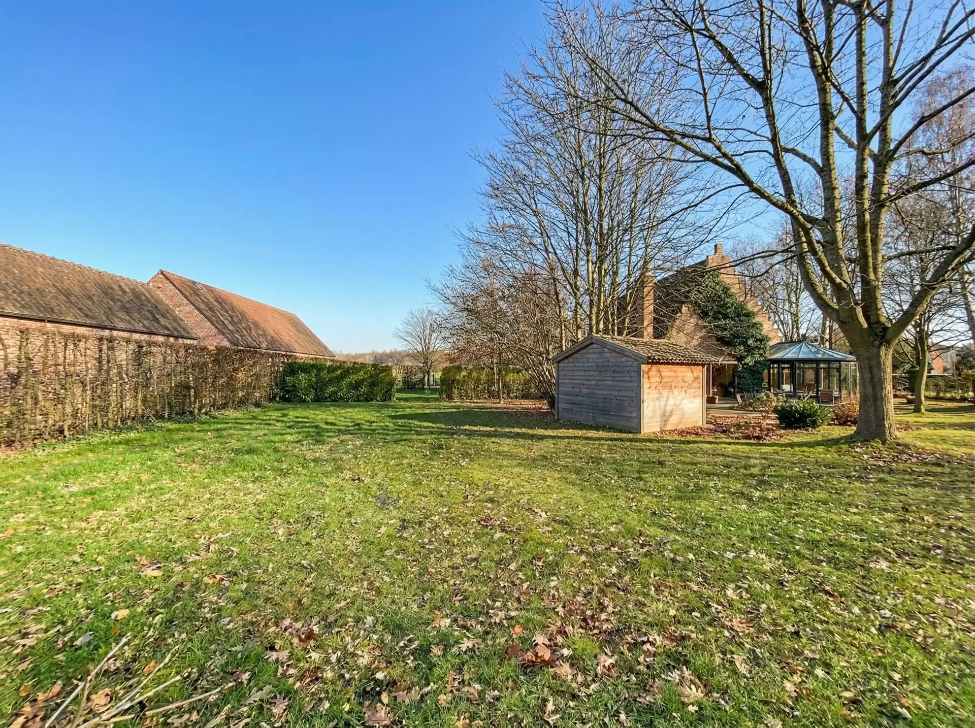 villa met 5 slk en riant bijgebouw op 14262m² foto 7