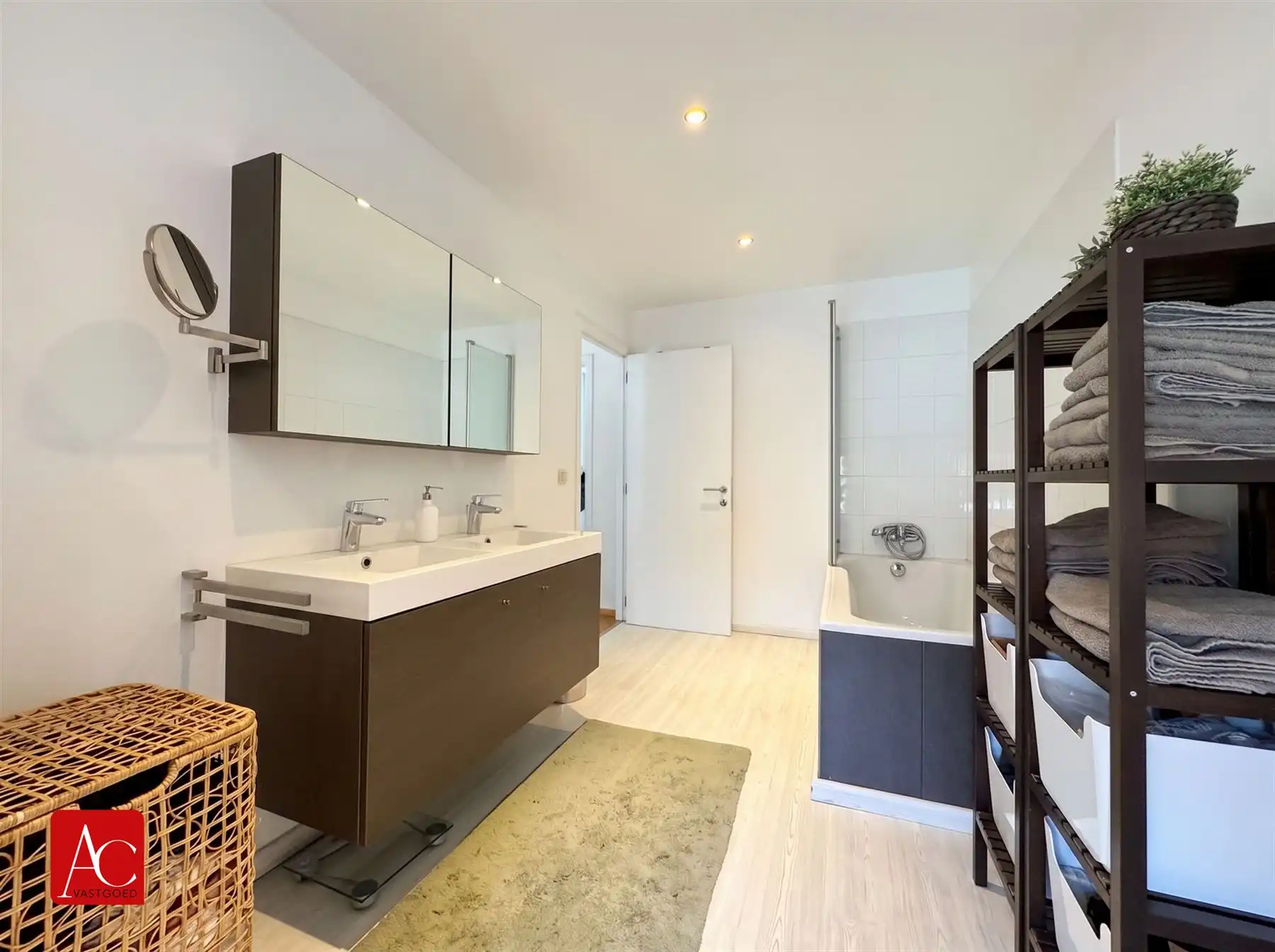 Instapklare woning met 5 slaapkamers en tuin foto 28