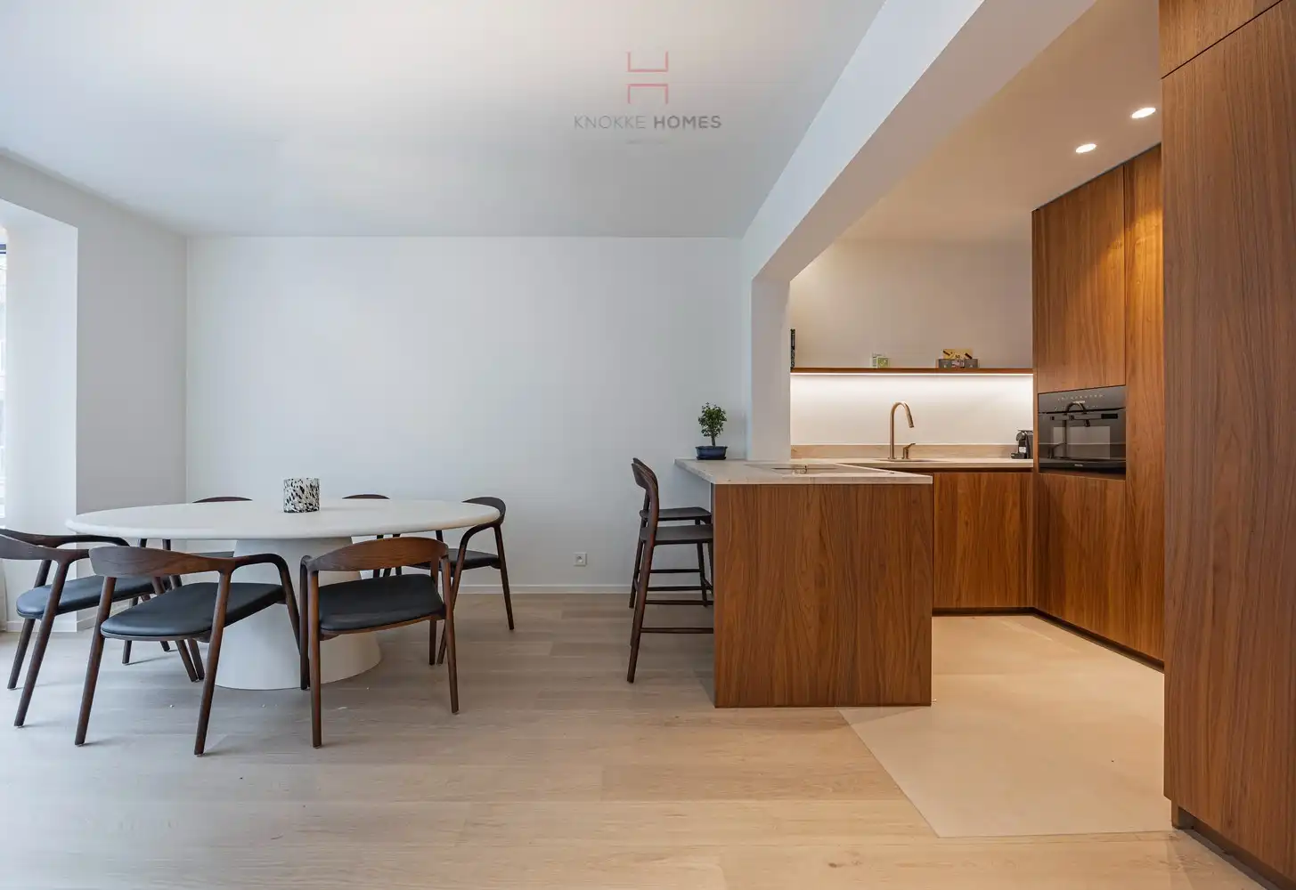 Instapklaar 3 slaapkamer- appartement in de Zoutelaan. foto 10
