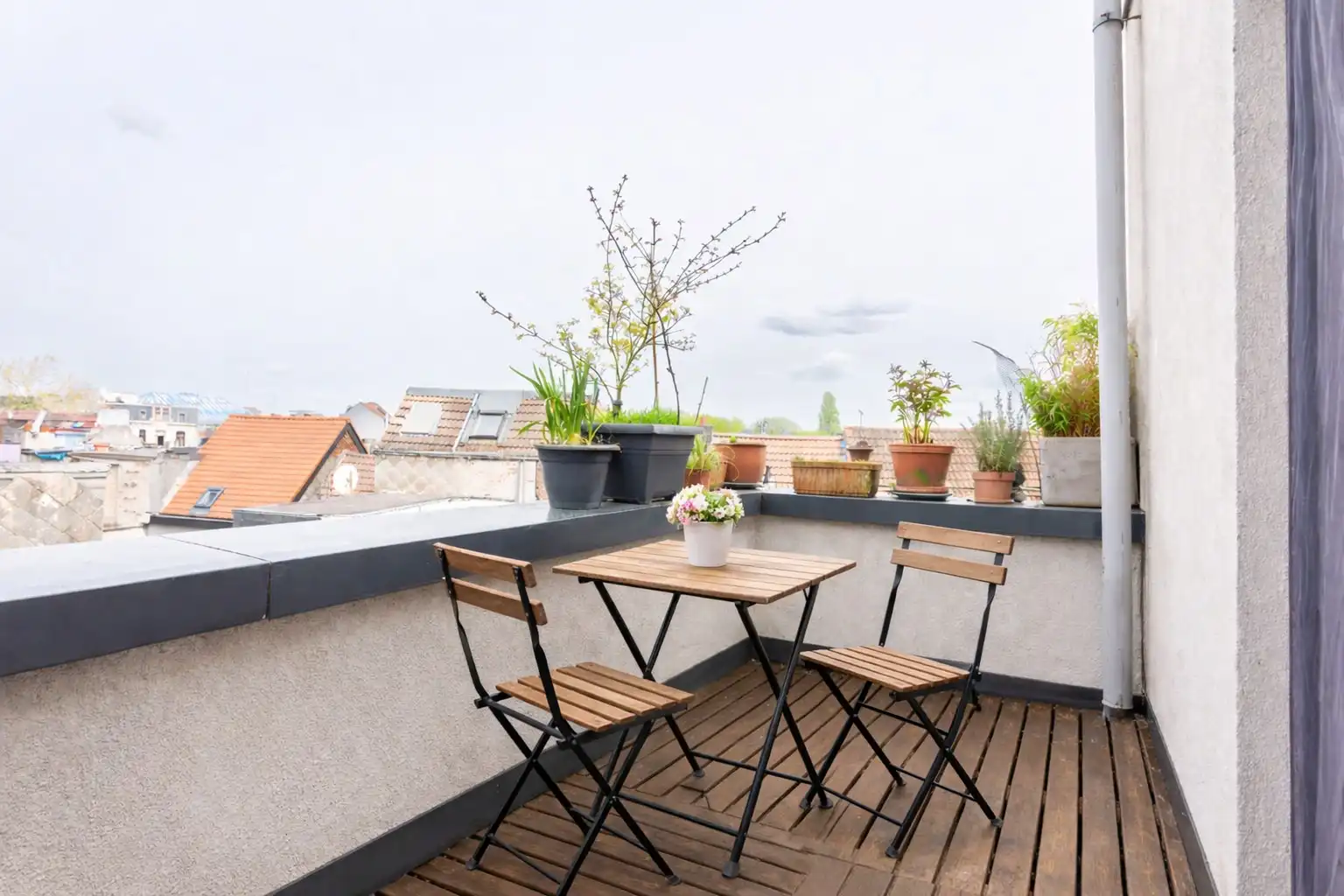 Lichtrijk appartement met terras vlak bij centrum foto {{pictureIndex}}