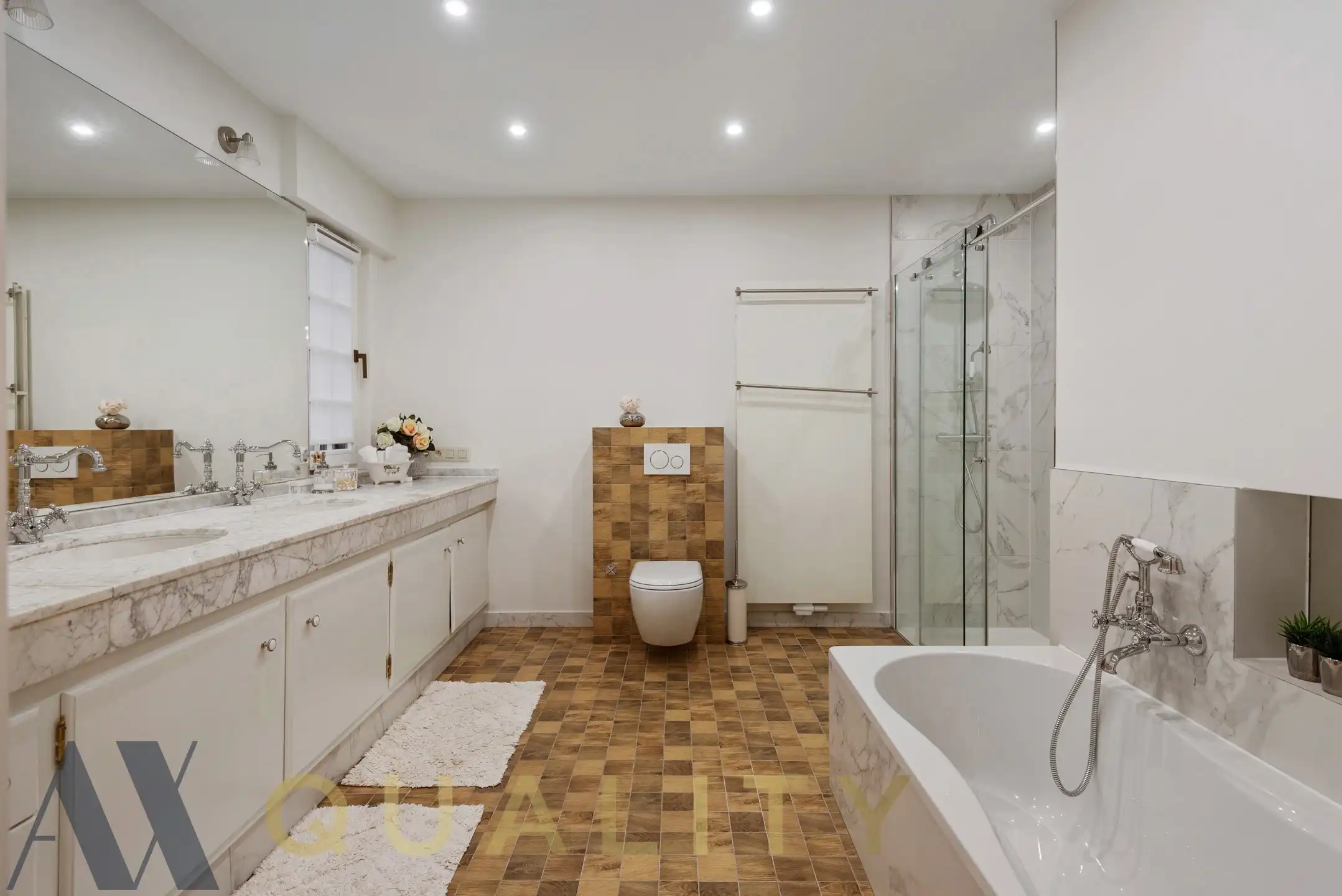 Unieke volledig gerenoveerde Villa met 5 slaapkamers, 2 badkamers, garage, groot terras, ruime tuin, zwembad, fitnessruimte en oprit op een terrein van 16 are 80 ca foto 24