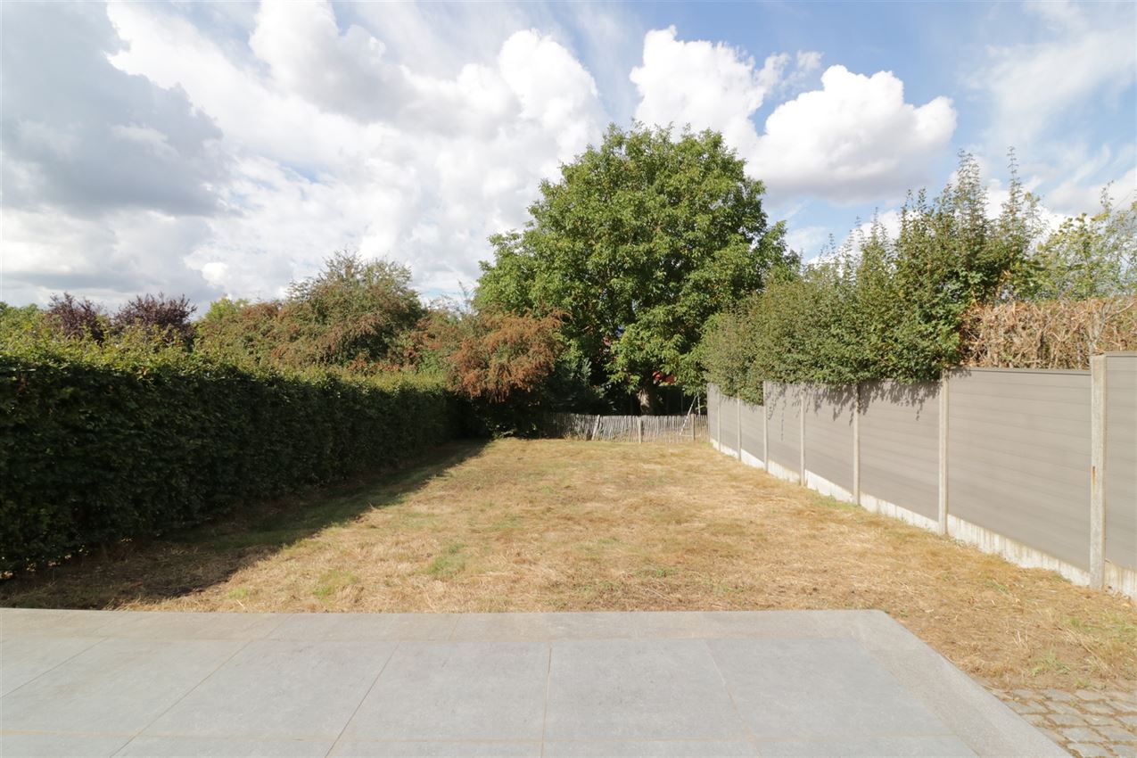 Recente woning met vier slpk, tuin, garage op rustige locatie foto 37