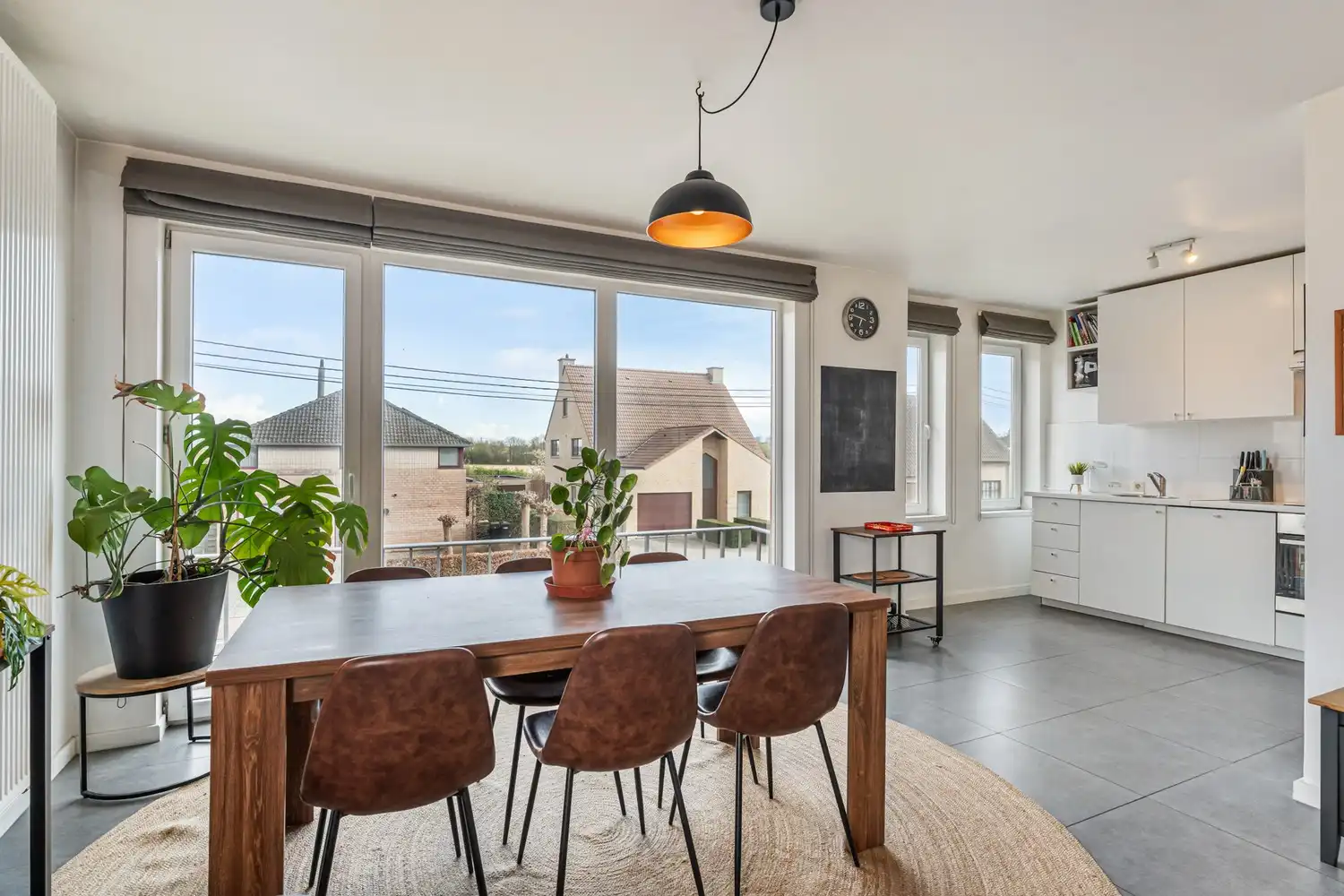 Gerenoveerd en lichtrijk appartement met 2 mooie slaapkamers, een ruim terras en een garagebox te Herent! foto 5