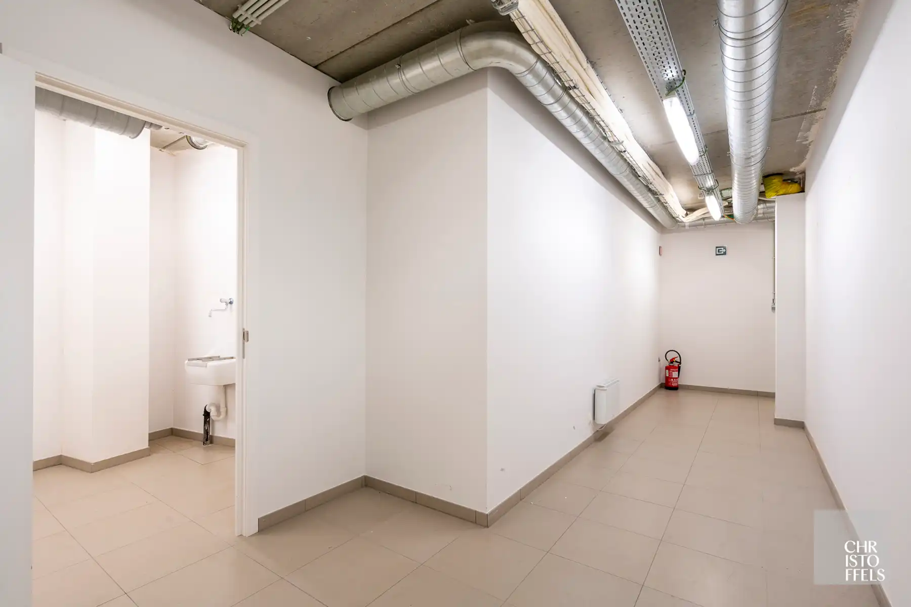 Commerciële ruimte (271m²) mét parkeergelegenheid op een strategische locatie in Lanaken! foto 10