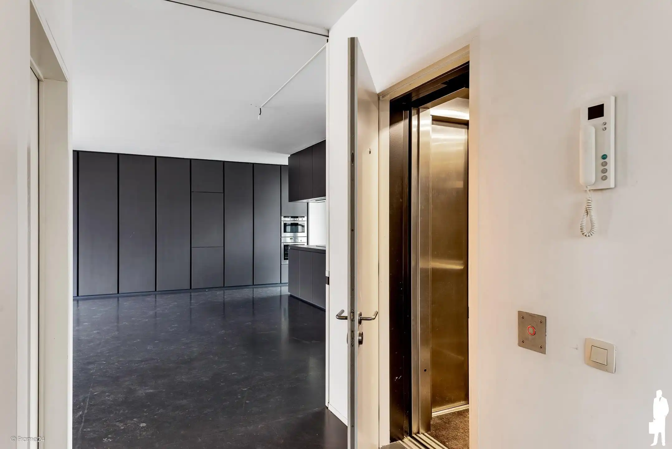 Luxe-loft (ca 90m²) gelegen in de Henri Van Heurckstraat. foto 3