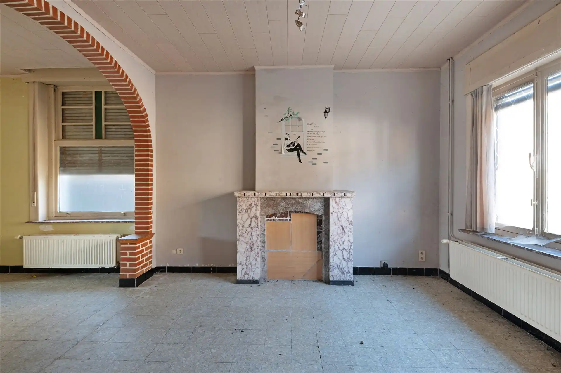 Te renoveren woning op een gegeerde locatie in Moortsele foto 6