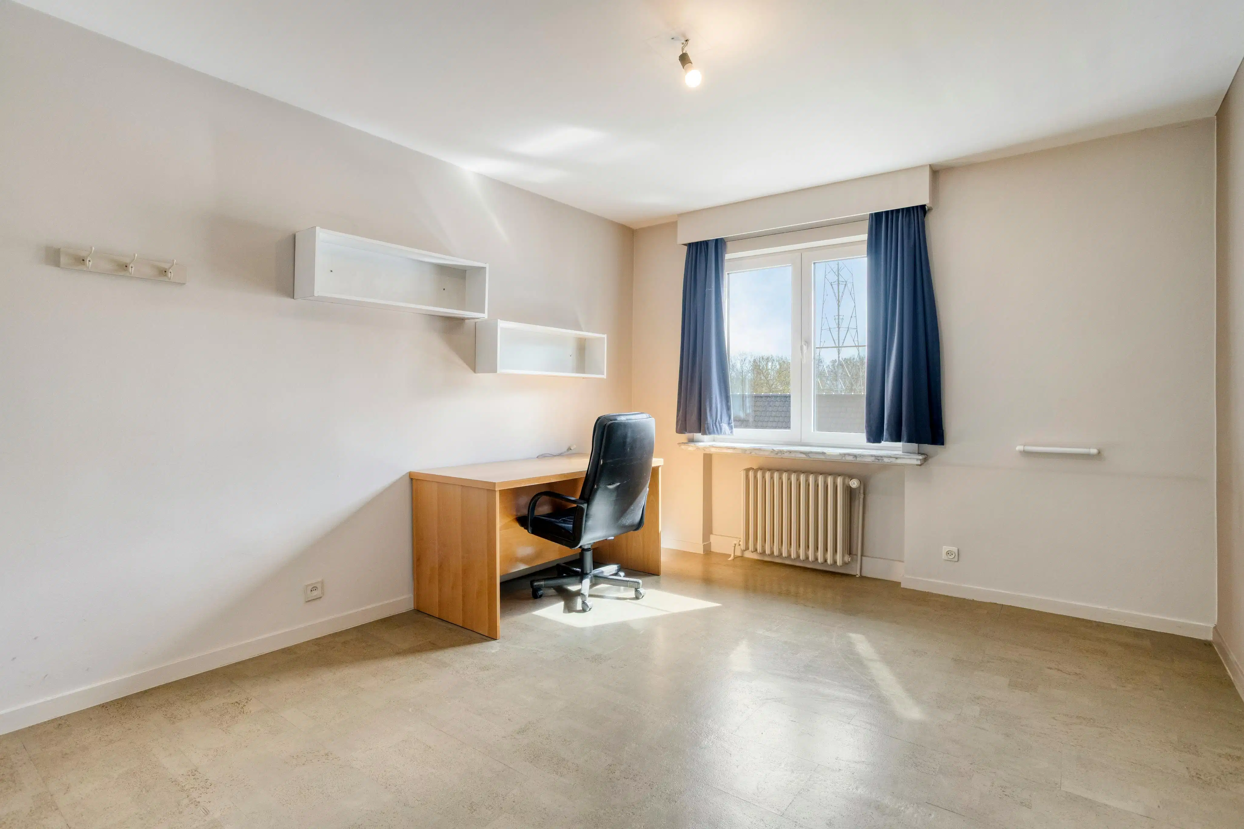 Ruime eigendom met woning, loods en extra bouwgrond foto 12