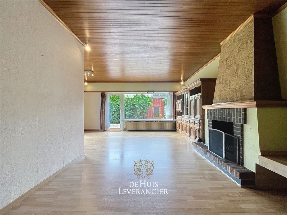 Een huis met potentieel in een buurt met toekomst ! foto {{pictureIndex}}