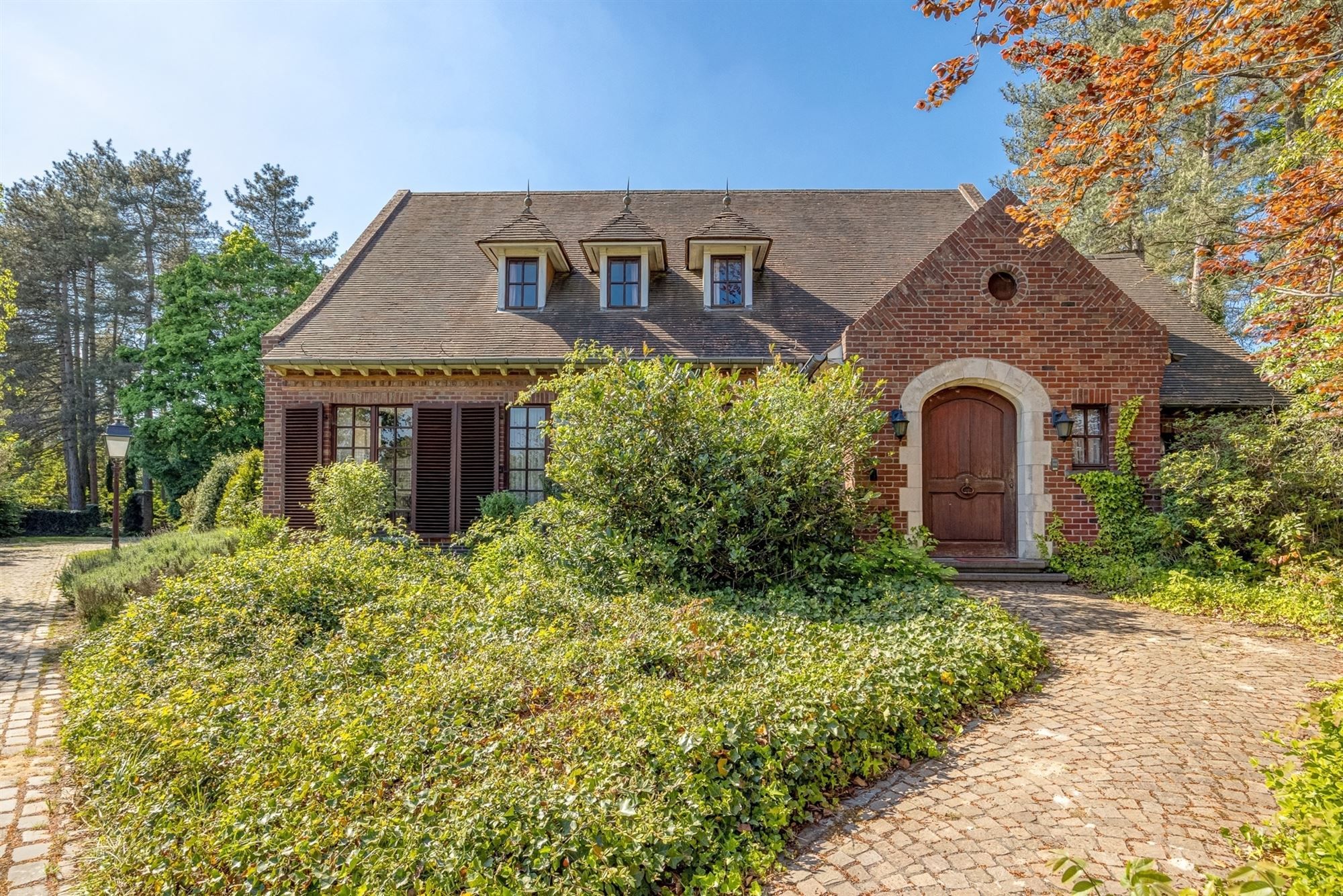 Villa met bijgebouwen op prachtig perceel foto 7