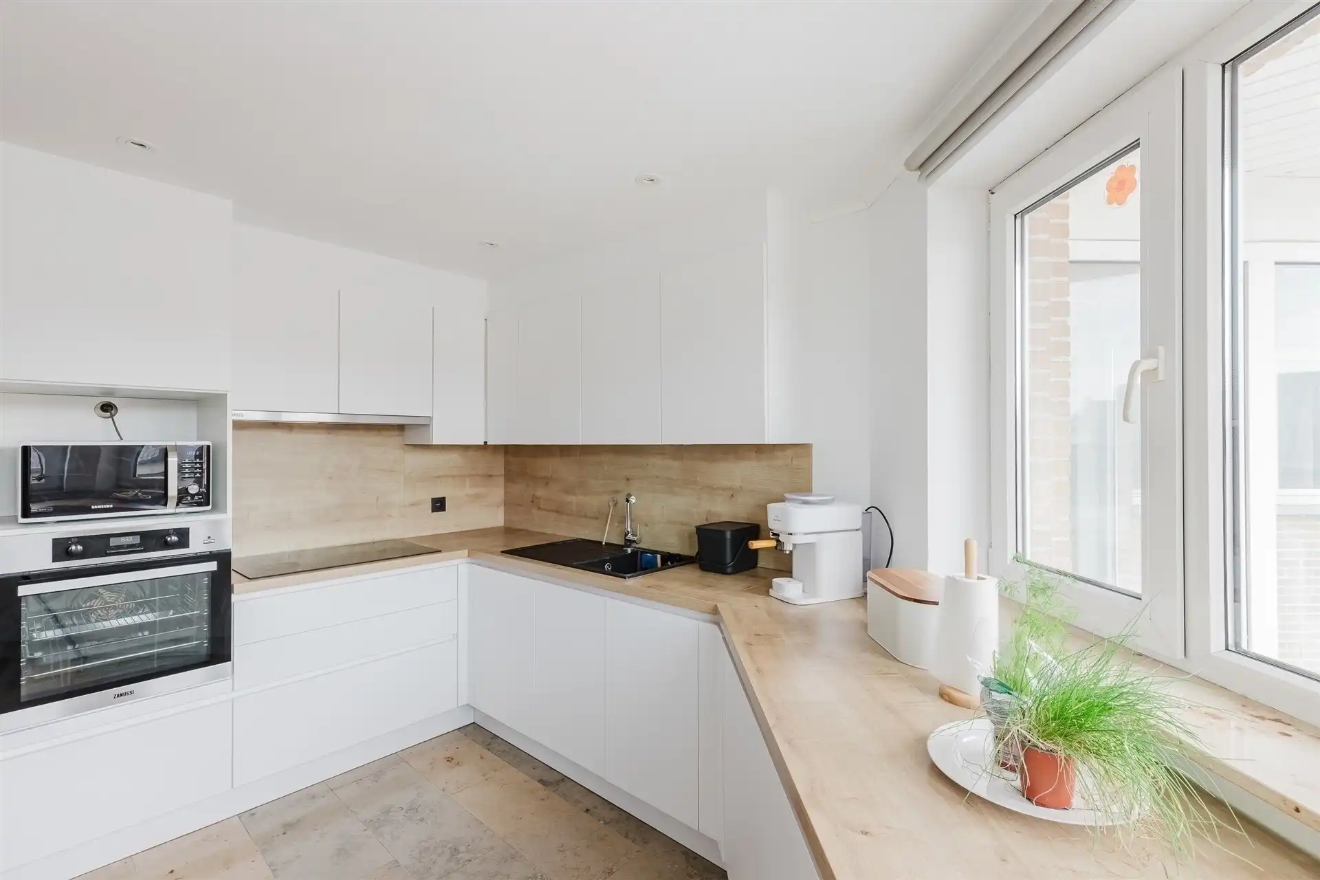 Fijn instap-klaar twee slaapkamer appartement in Wetteren centrum foto 13