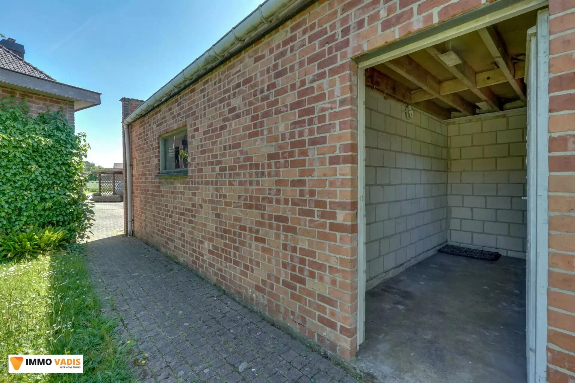 Ruime gezinswoning met 3 slaapkamers, garage en tuin foto 16