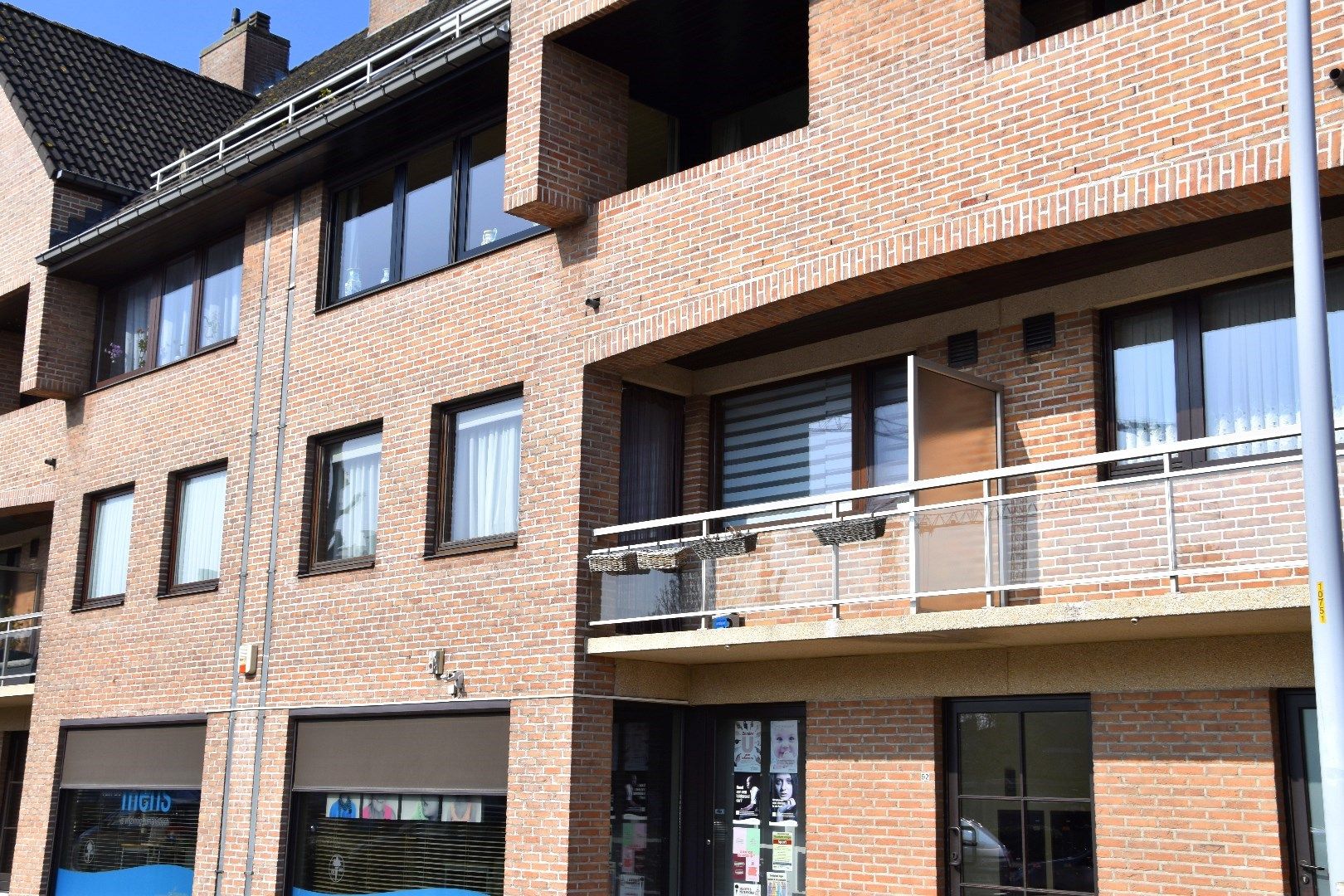 Instapklaar 2-slaapkamerappartement met 2 terrassen te Koop in Roeselare foto 11