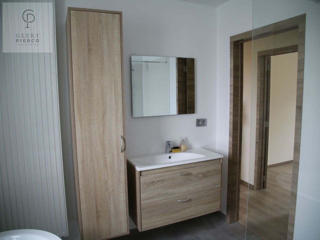 Prachtig gerenoveerde rijwoning met 4 slaapkamers aan de rand van Landen foto 22