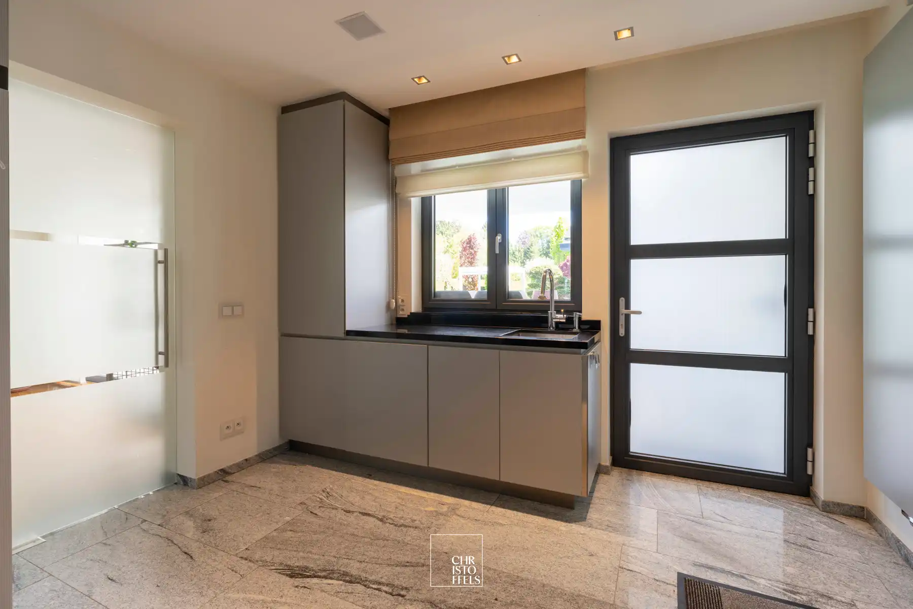 Exclusieve villa (511m²) met buitenzwembad, wellnessruimte en paardenaccommodatie in Lanaken foto 40