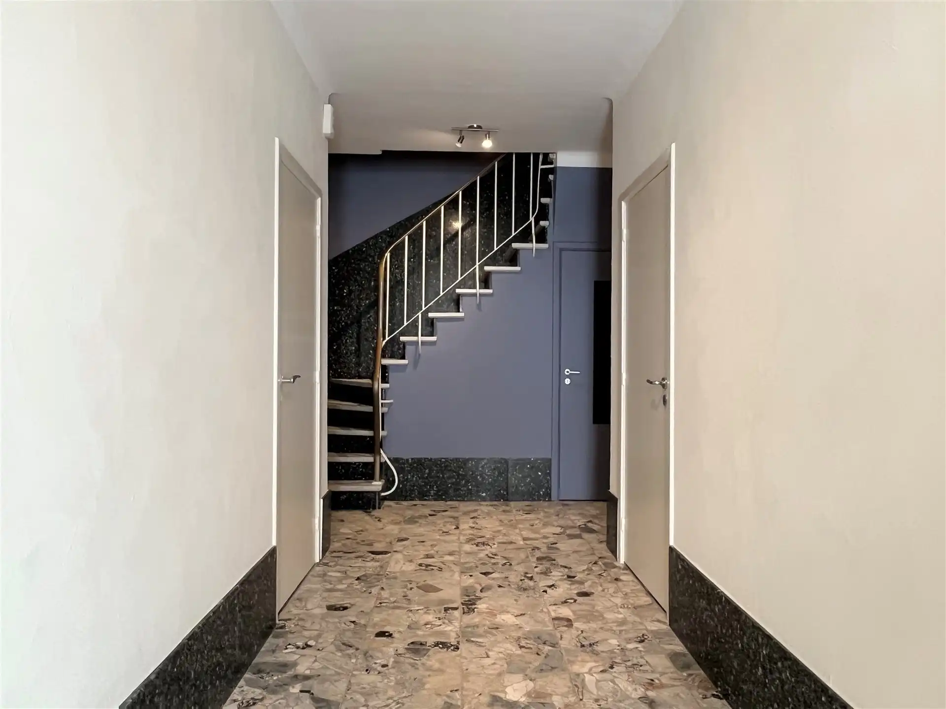 Gemeubeld appartement op topligging! foto 9