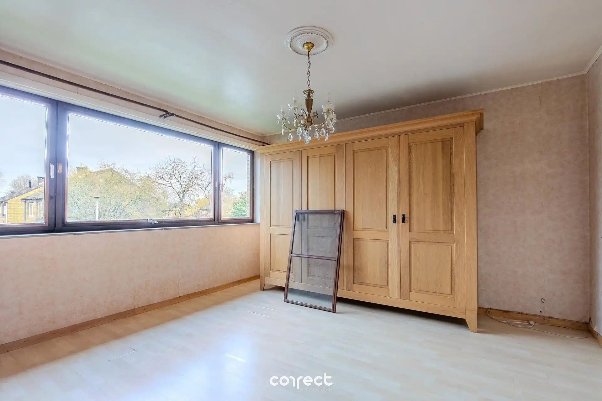 Halfopen bebouwing met 3 slaapkamers, oprit, en zonnige tuin. foto 7