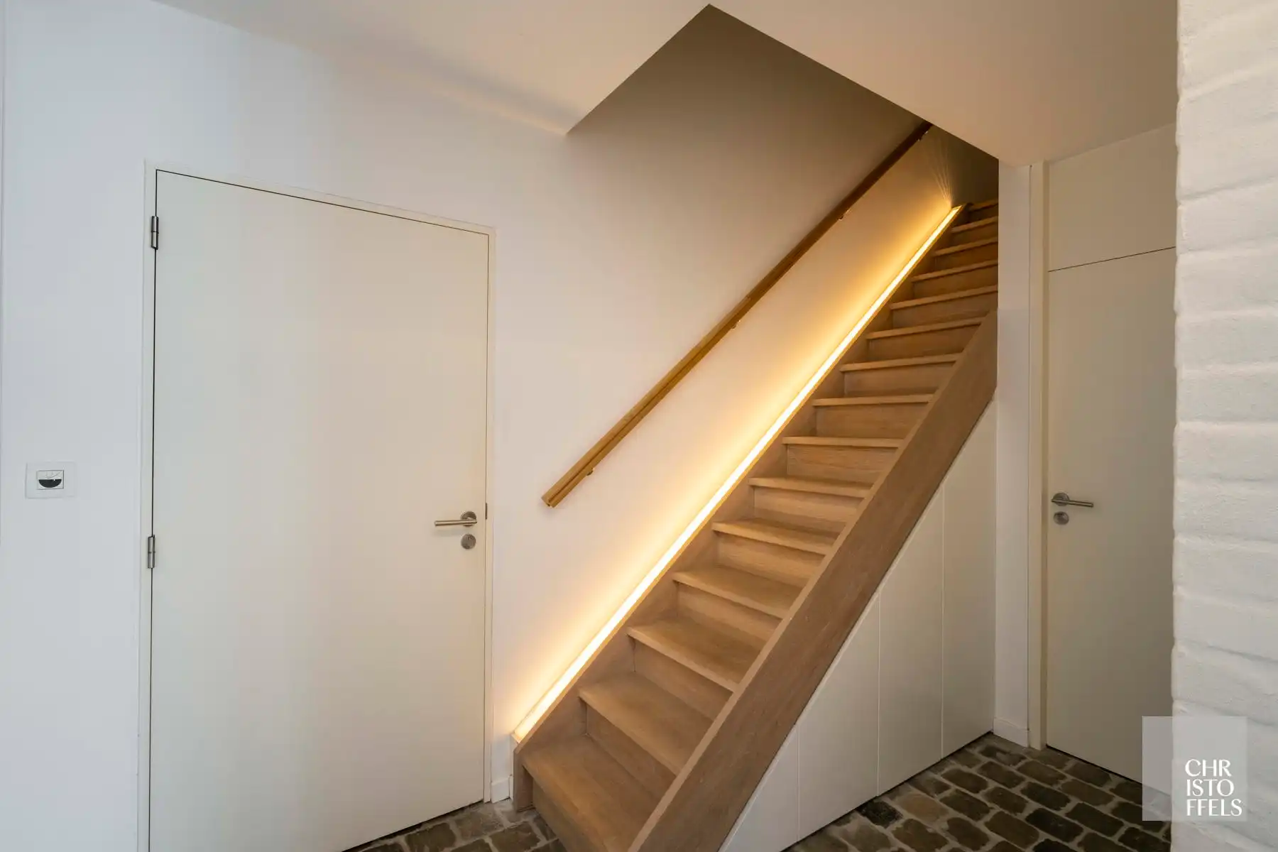 Exclusieve vierkantshoeve met buitenzwembad en vrij uitzicht op perceel van 3.213m² foto 21