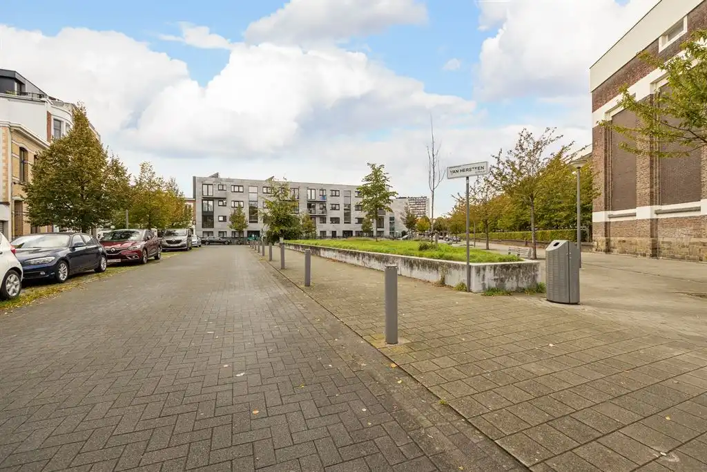 Verhuurd Handelspand en gerenoveerd appartement foto 17