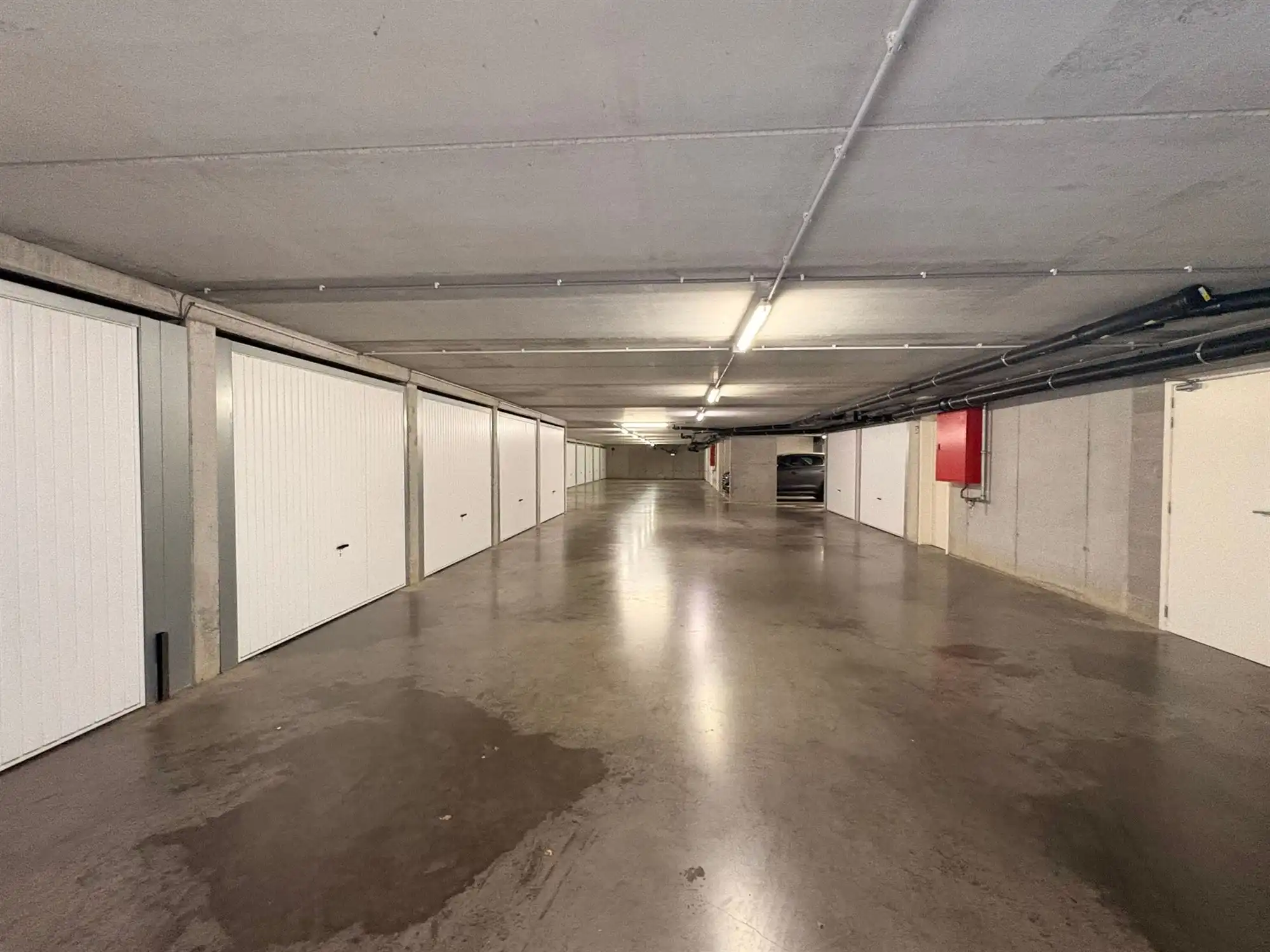 Makkelijk bereikbare ondergrondse autostaanplaats in de residentie Duinenzicht foto 2