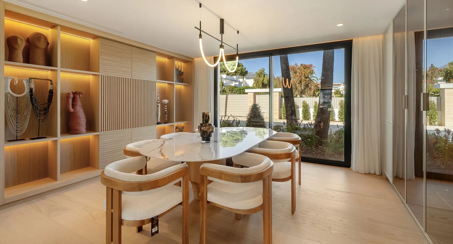 Pure perfectie in Nueva Andalucía: unieke villa met hoogwaardige afwerking foto 6