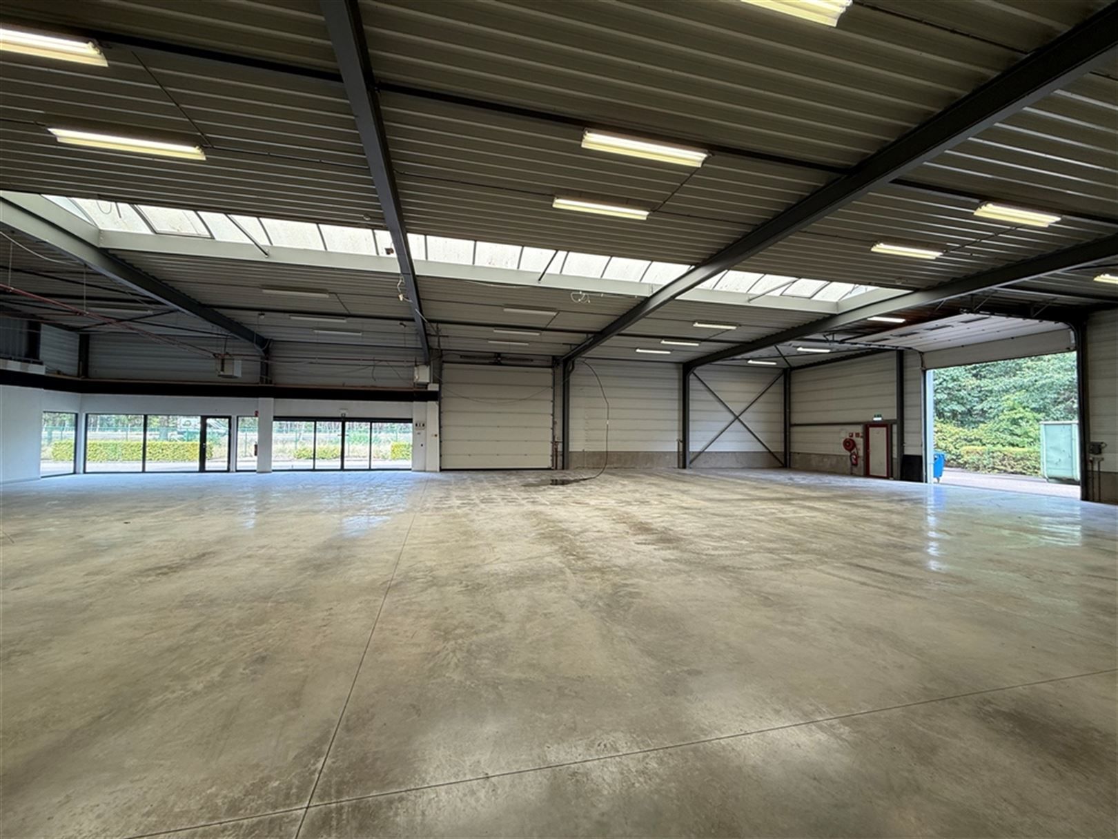 Showroom/Magazijn te Lommel foto 6