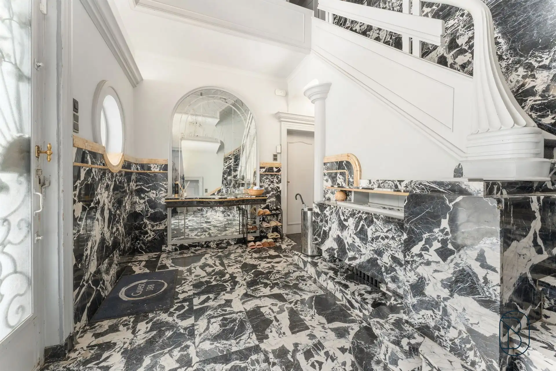 Unieke karakterwoning met 5 slk en tal van mogelijkheden foto {{pictureIndex}}
