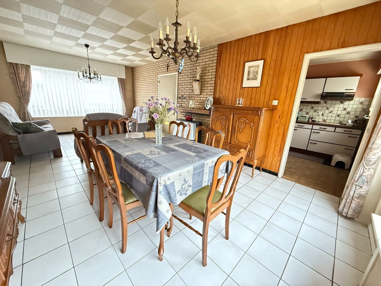 Half open bebouwing met 3 slaapkamers en garage, gelegen in een rustige woonwijk op 277m² foto 7