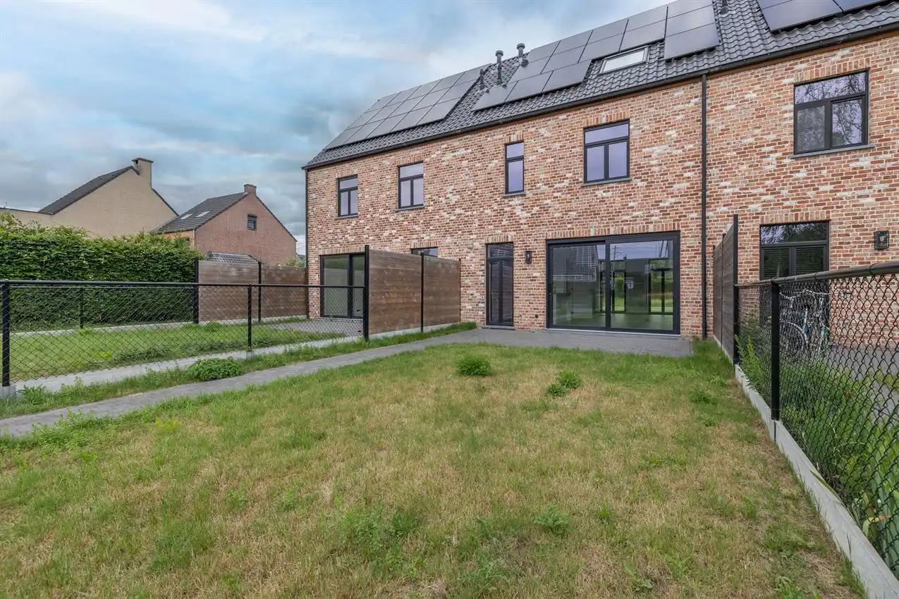 Nieuwbouw met vier slaapkamers, mooie tuin en centrale ligging foto 4