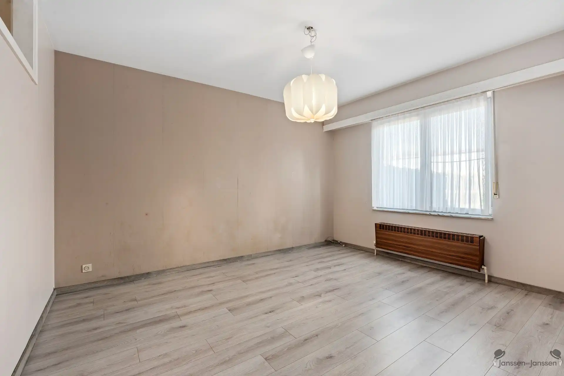 Op te frissen gelijkvloersappartement met 3 slpk's, tuin en garage foto 12
