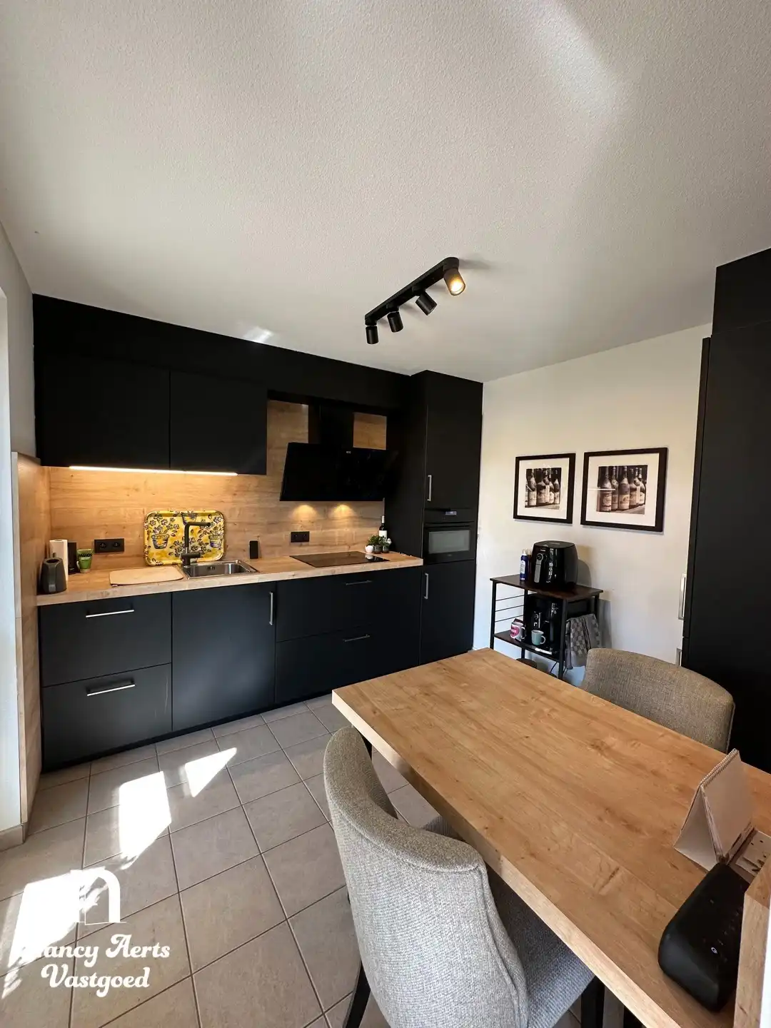 2-slaapkamerappartement met terras en carport in Beringen foto 5