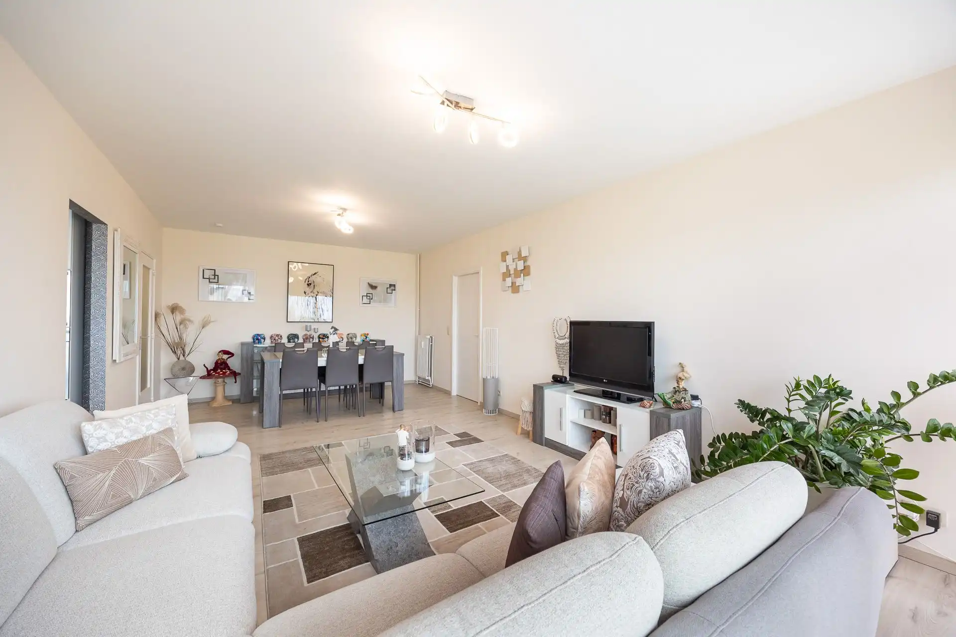 Verzorgd appartement met terras op uitstekende locatie foto 7
