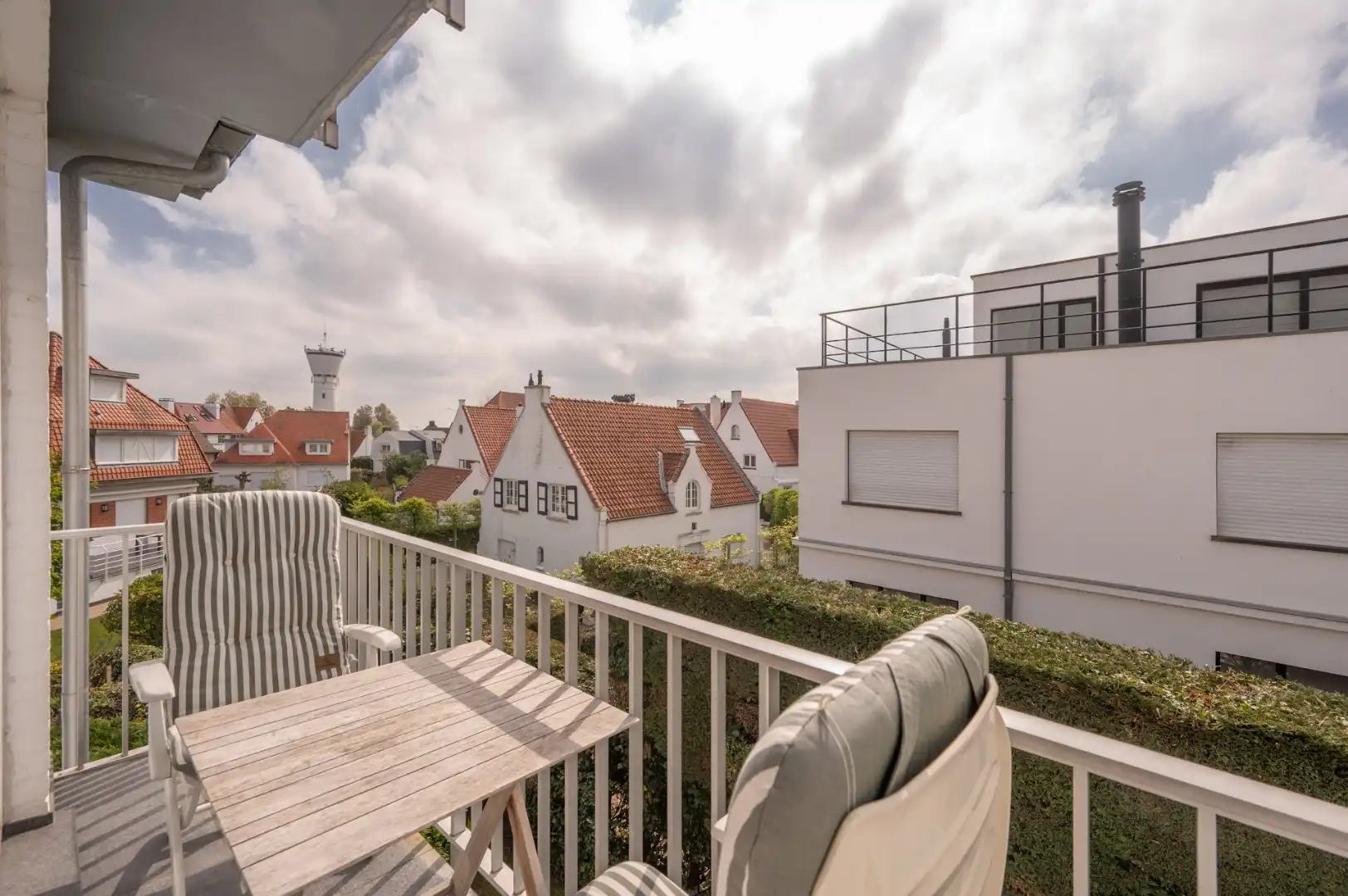Ruim en comfortabel 3-slaapkamerappartement, gelegen op een uitzonderlijk rustige locatie in Duinbergen foto 10