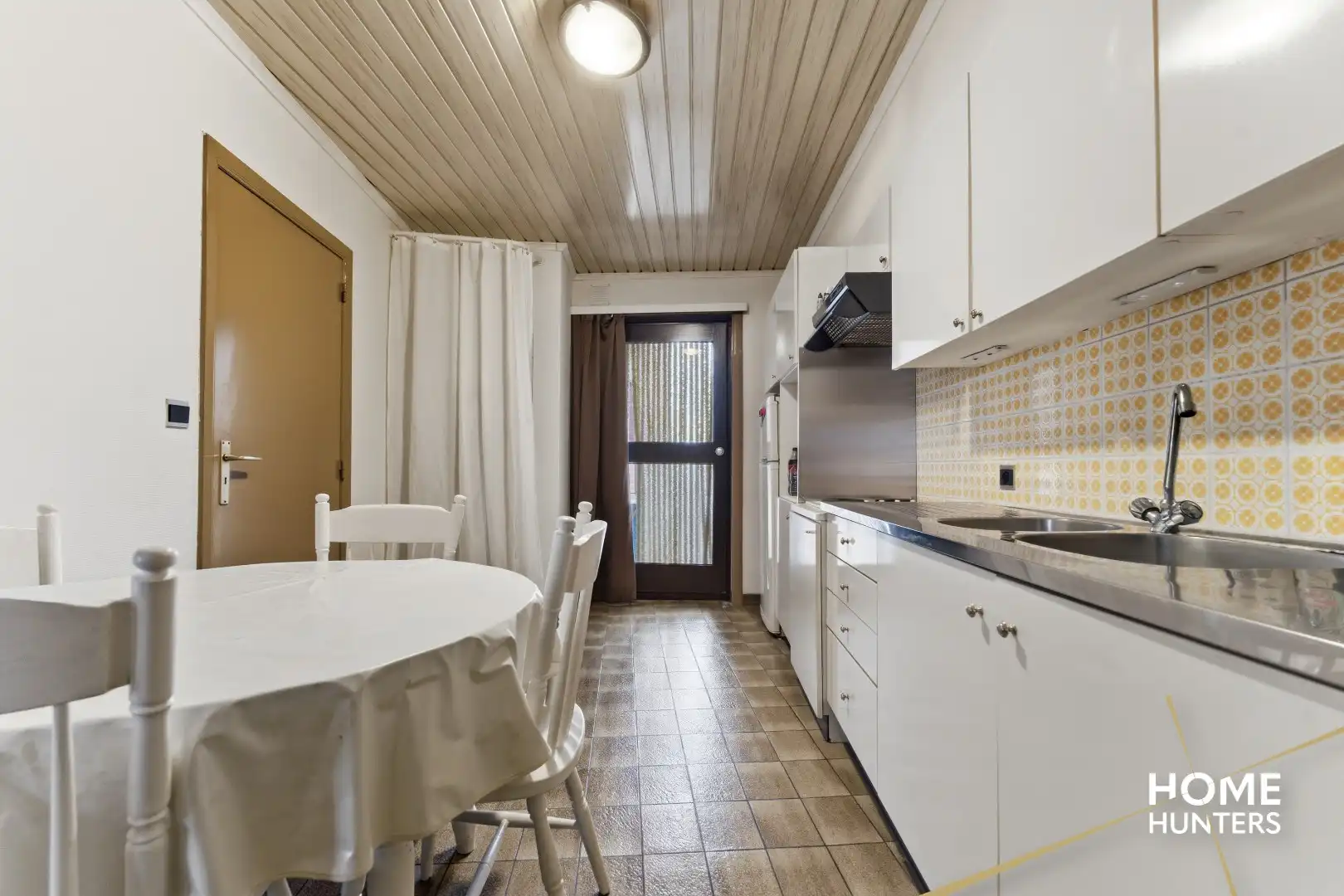 Ruim en lichtrijk te renoveren appartement met 3 slaapkamers op uitstekende locatie te IEper foto 11