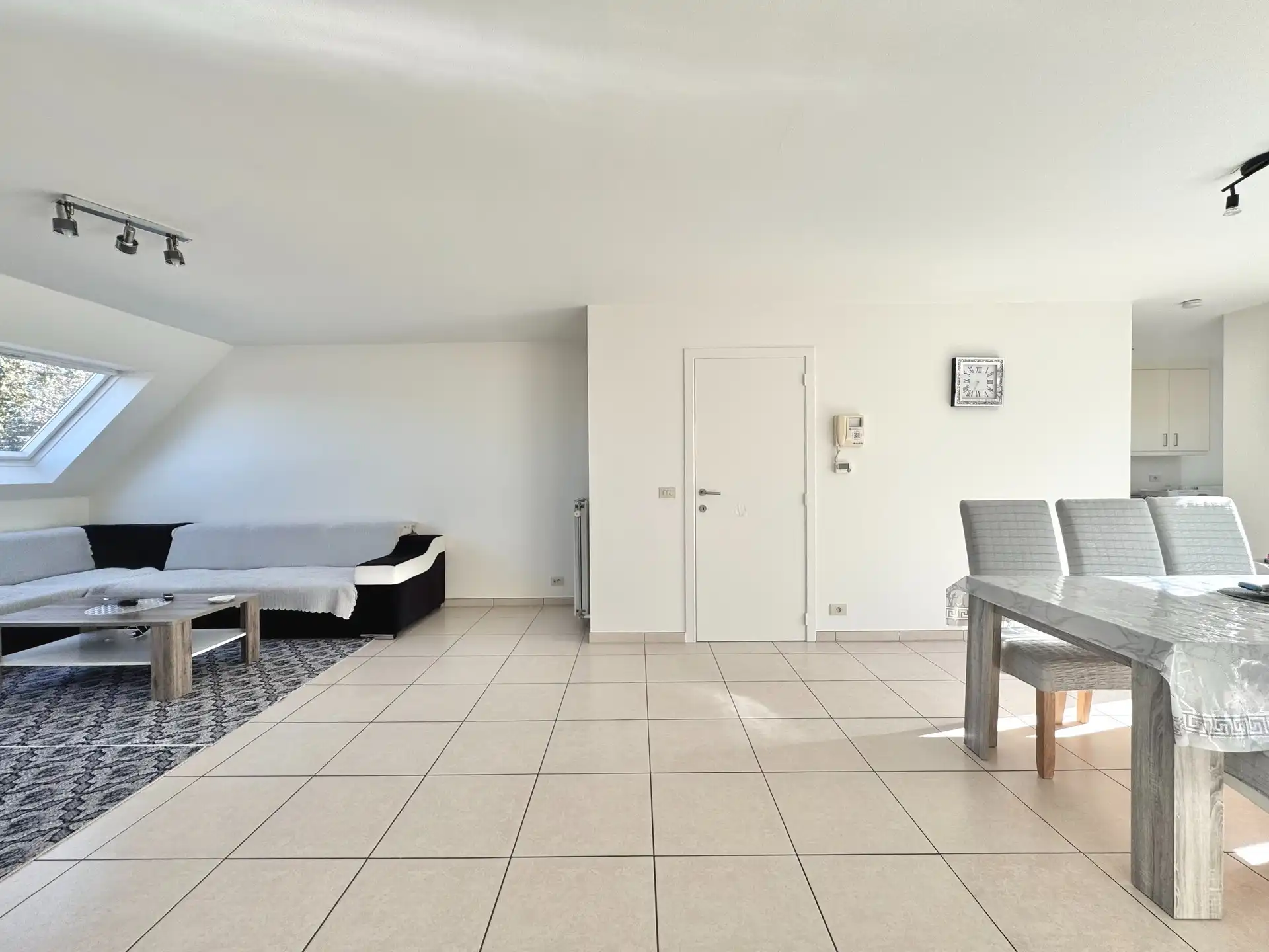 LICHTRIJK APPARTEMENT MET ZONNETERRAS EN 2 KAMERS foto 4