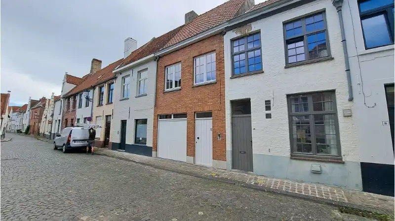 Comfortabele Bel-etage woning met 3 slaapkamers, GARAGE en STADSTERRAS te huur in Brugge foto 15