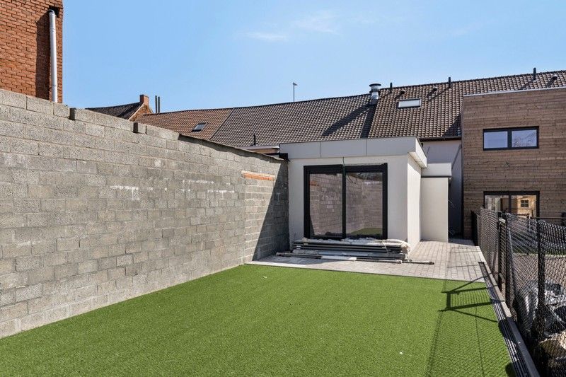 Volledig gerenoveerd, gelijkvloers appartement  met tuin en parkeerplaats TE KOOP in Beveren-Leie! foto 21